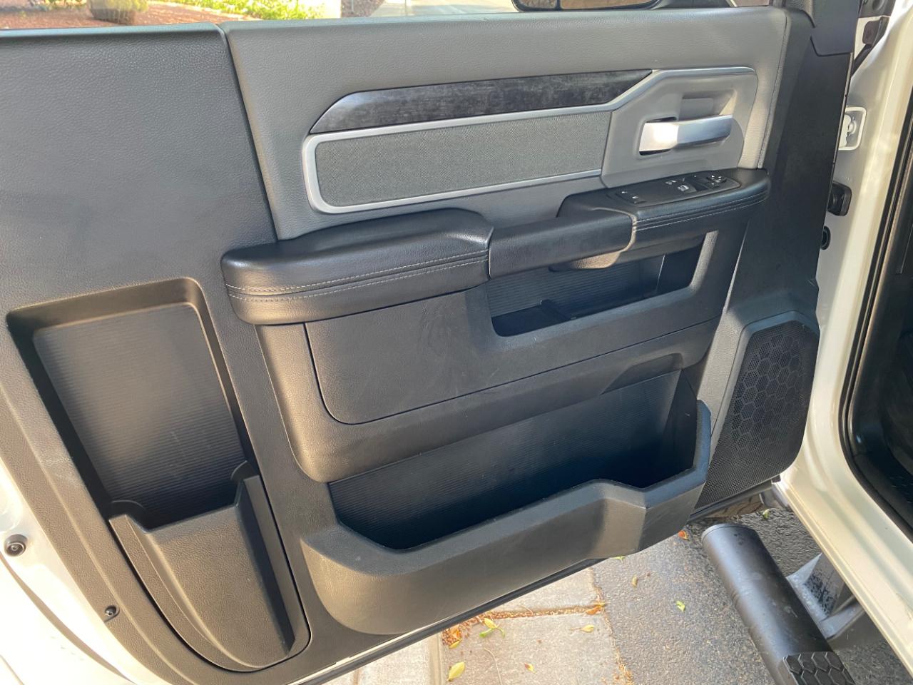 RAM 2500 Big Horn 4x2 Reg Cab 8' Box 2022