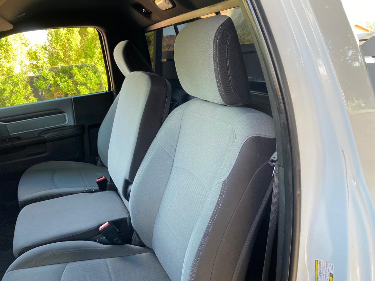 RAM 2500 Big Horn 4x2 Reg Cab 8' Box 2022