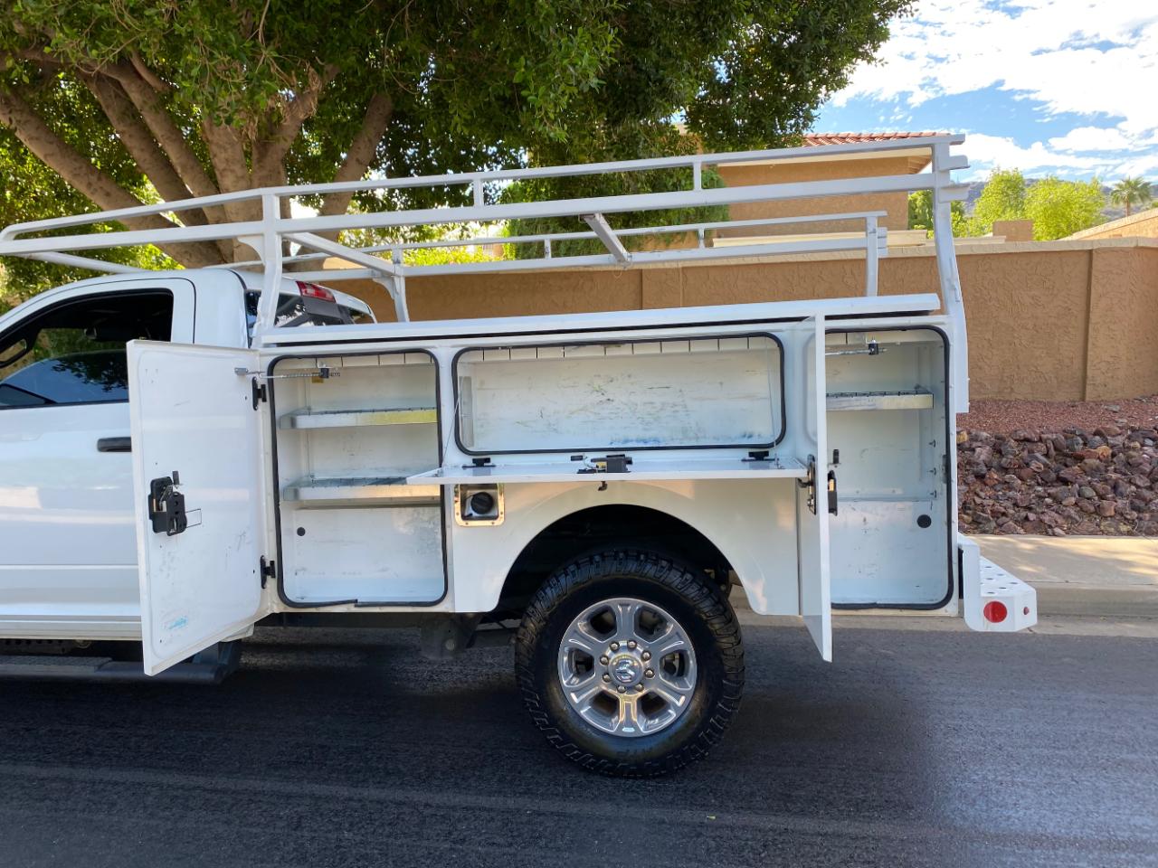 RAM 2500 Big Horn 4x2 Reg Cab 8' Box 2022