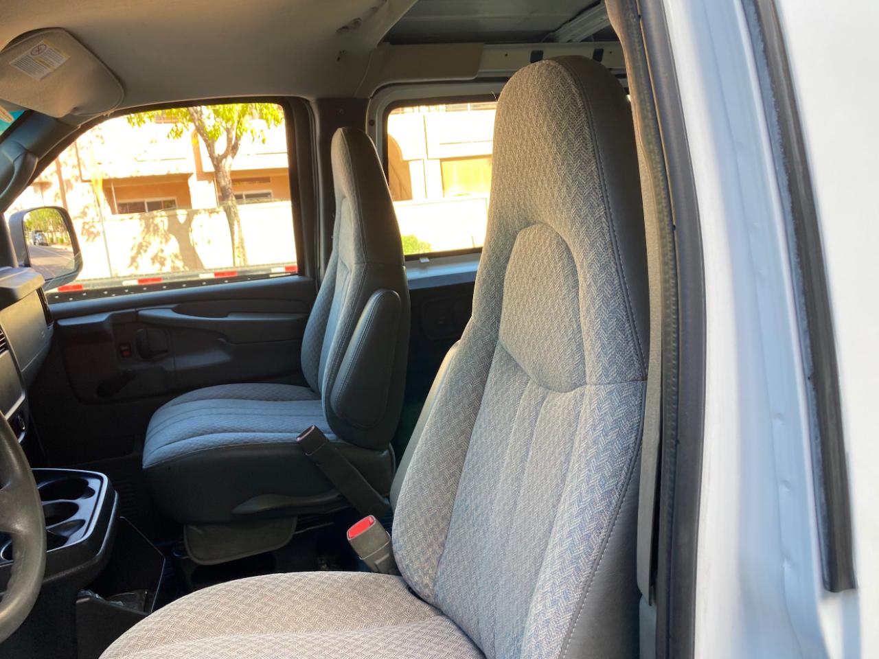 GMC Savana photo 23
