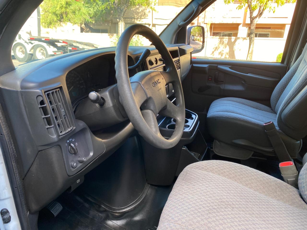 GMC Savana photo 26