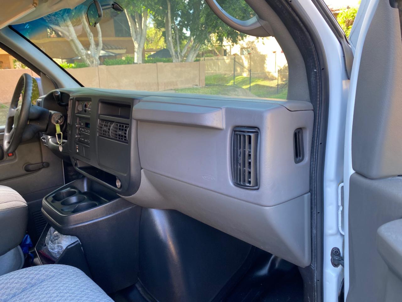 GMC Savana photo 35