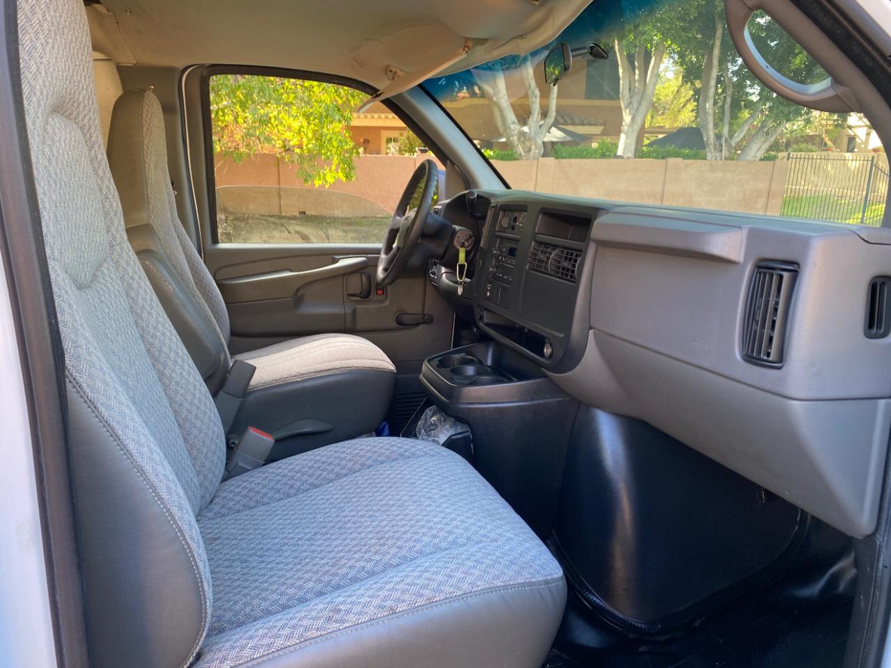 GMC Savana photo 38