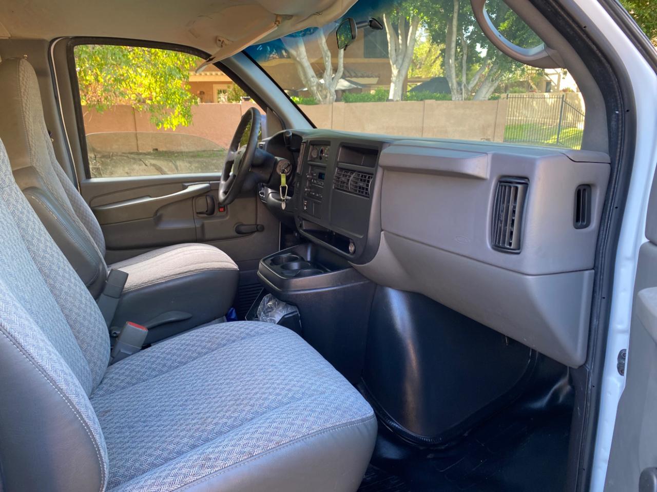 GMC Savana photo 39