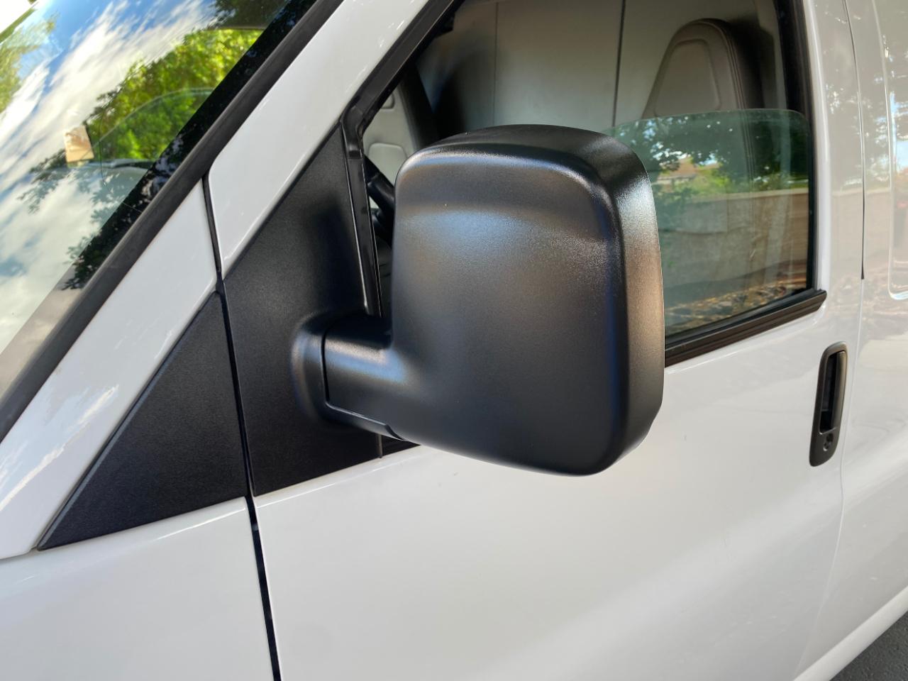 Chevrolet Express photo 18