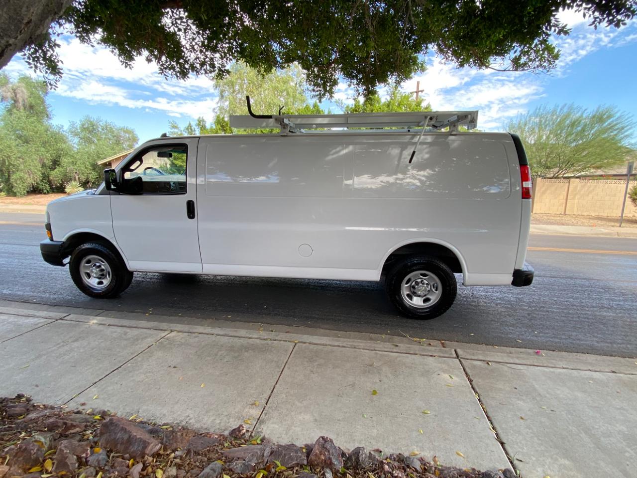 Chevrolet Express photo 19