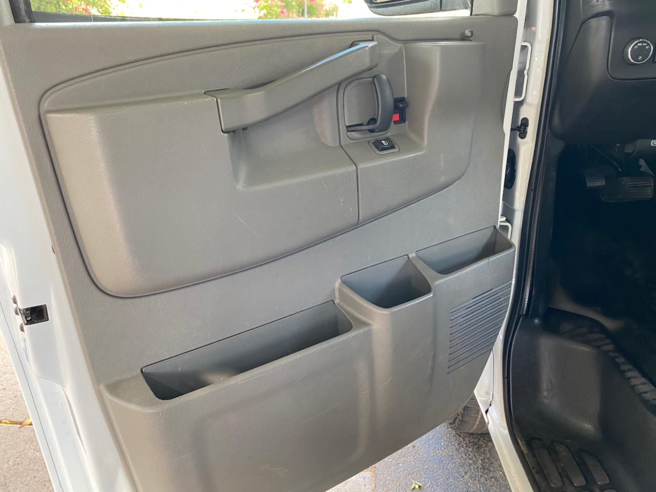 Chevrolet Express photo 28