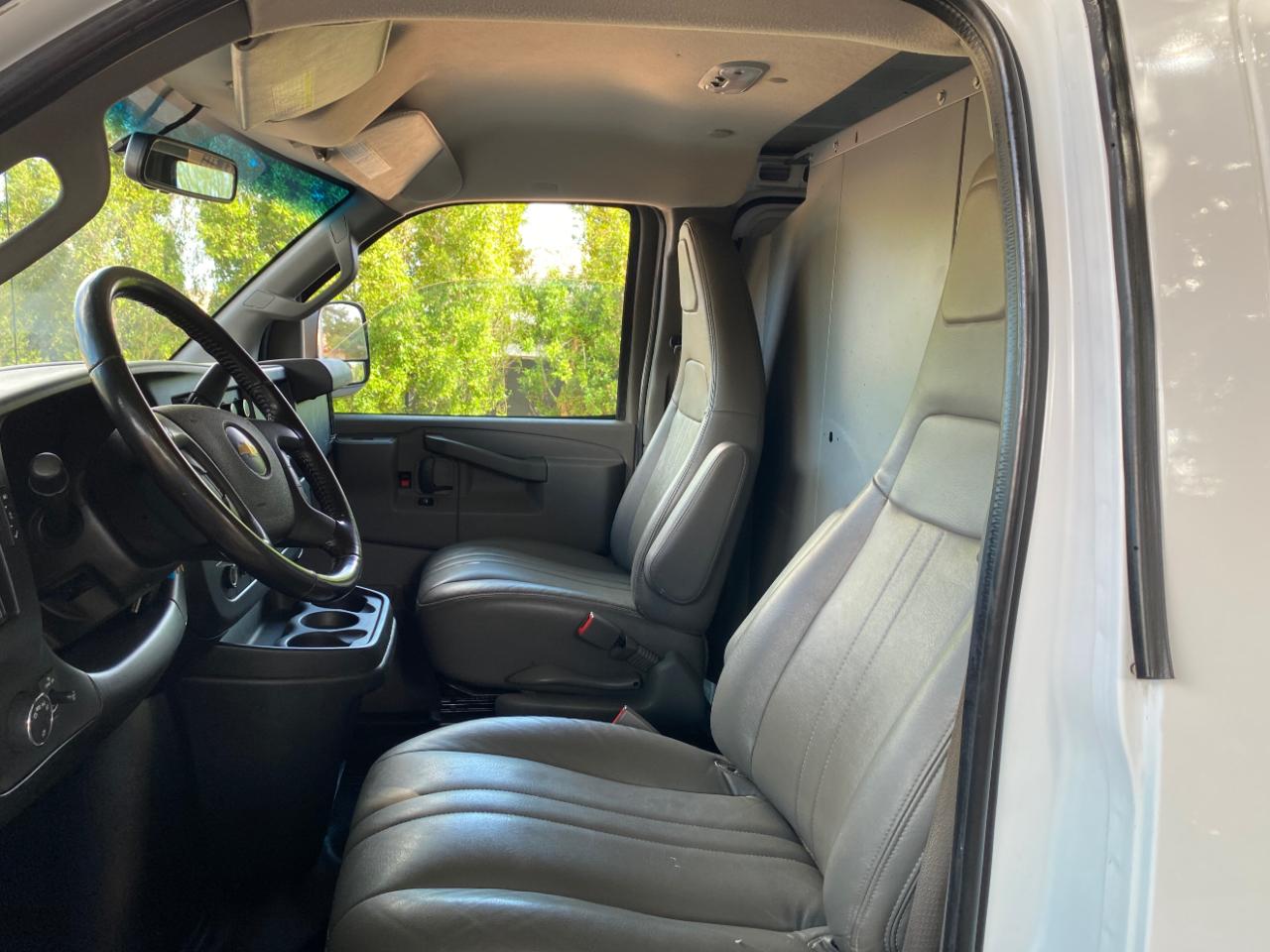 Chevrolet Express photo 30