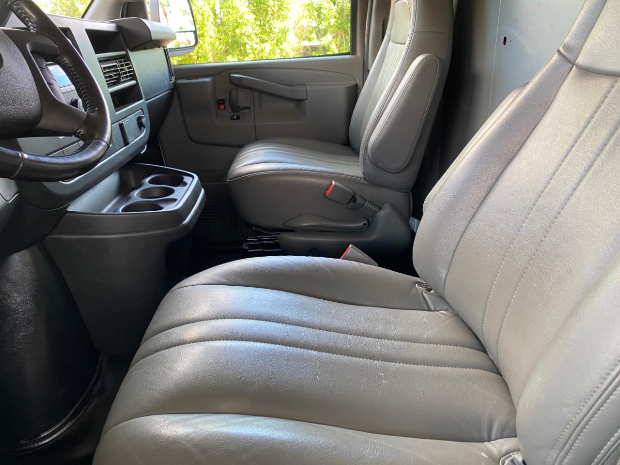 Chevrolet Express photo 31