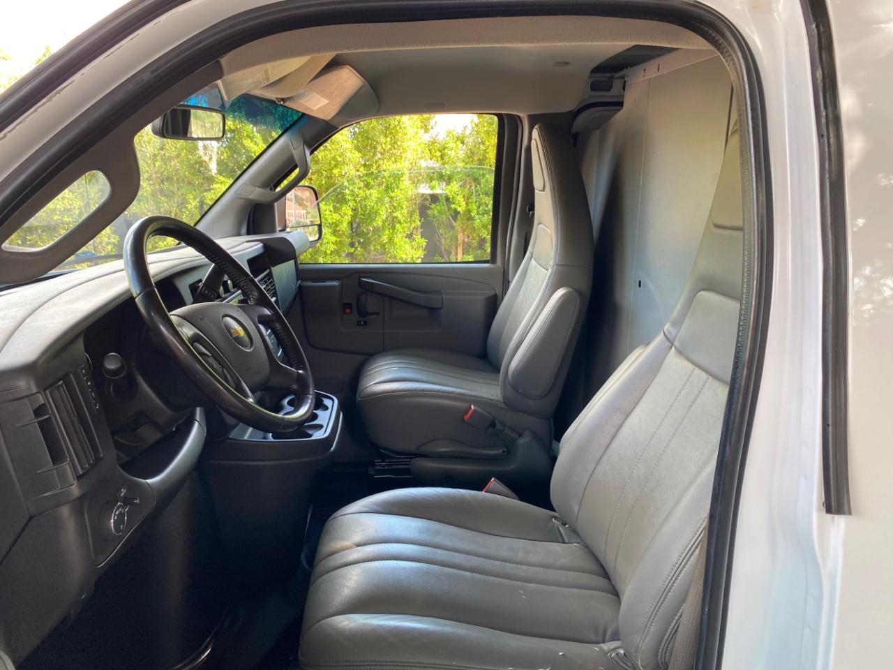 Chevrolet Express photo 32