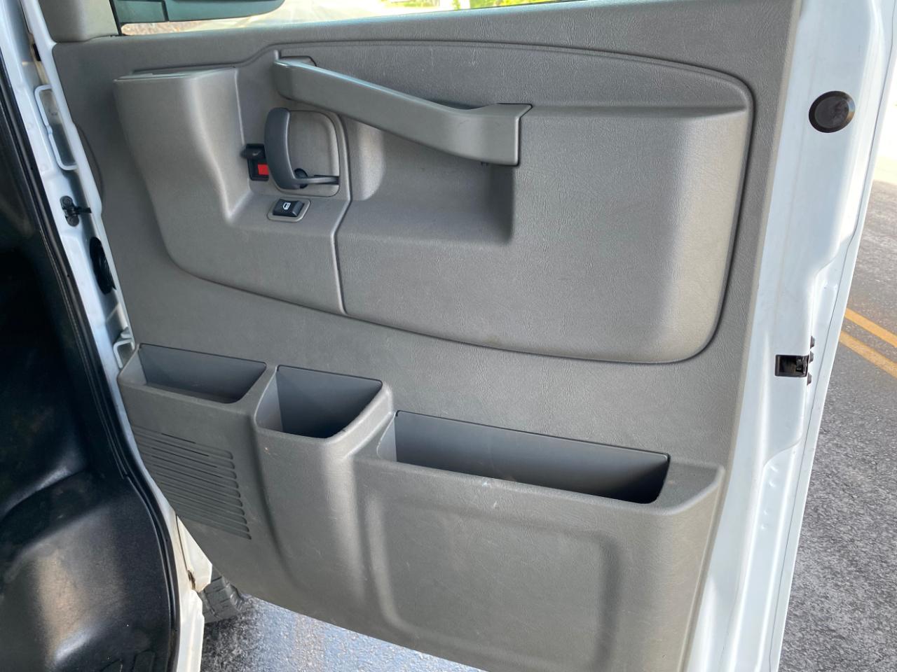 Chevrolet Express photo 35