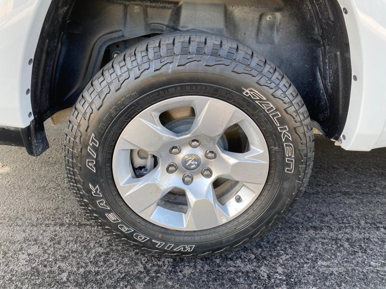 RAM 1500 Lone Star 4x4 Crew Cab 5'7" Box 2025