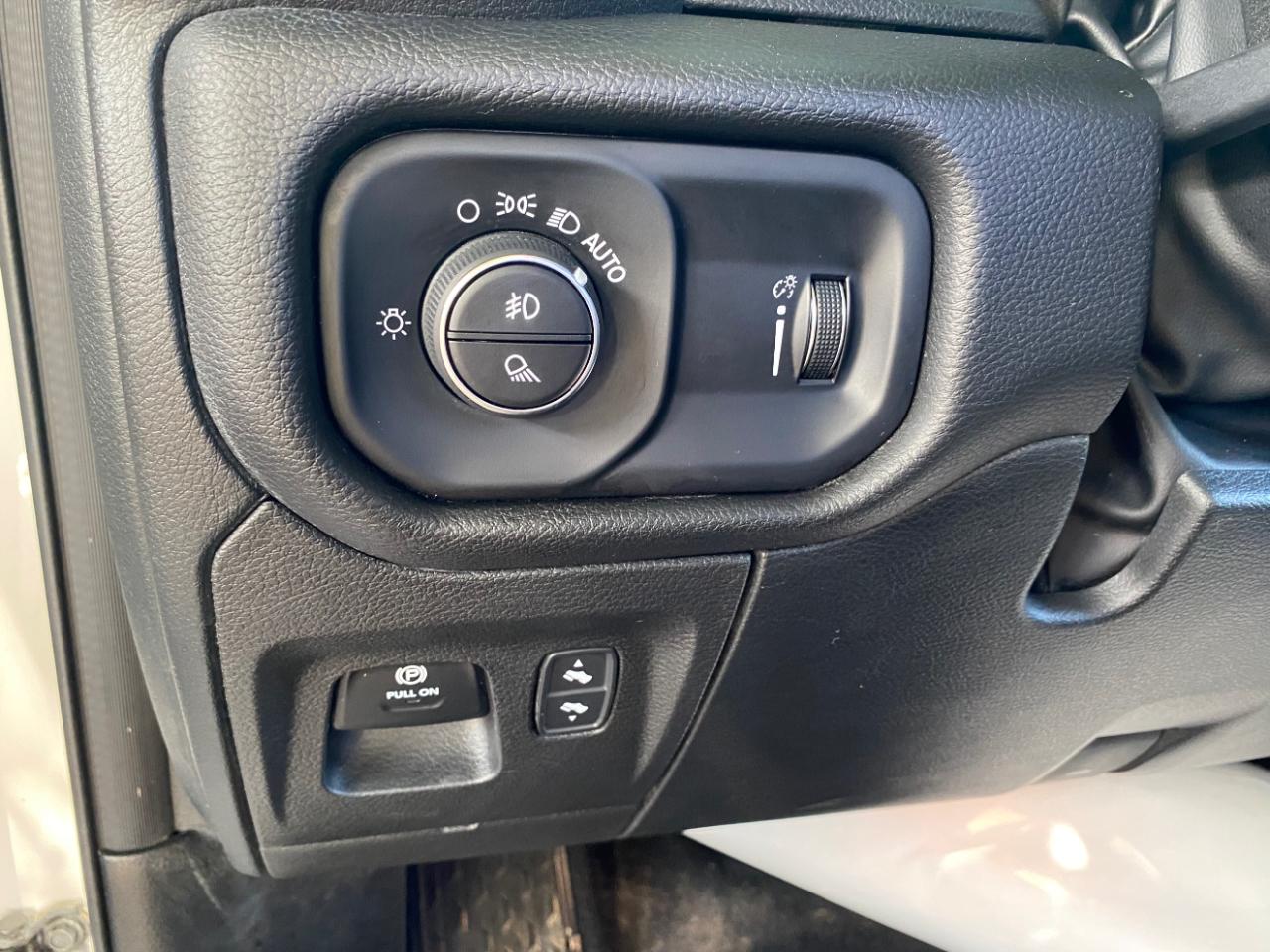 RAM 1500 Big Horn 4x4 Crew Cab 5'7" Box 2025