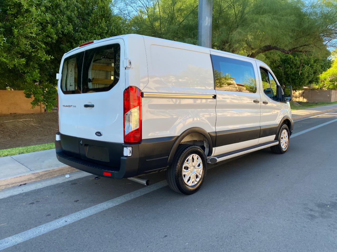 Ford Transit photo 5