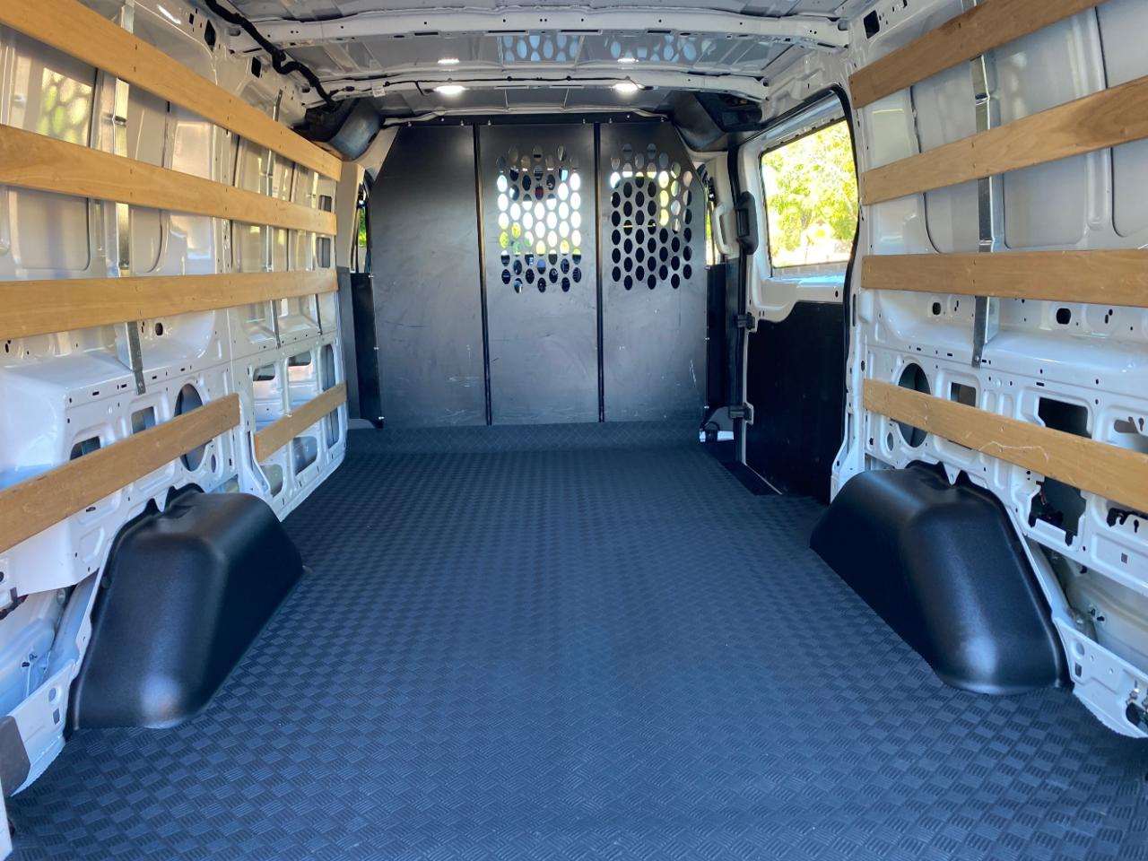 Ford Transit photo 7