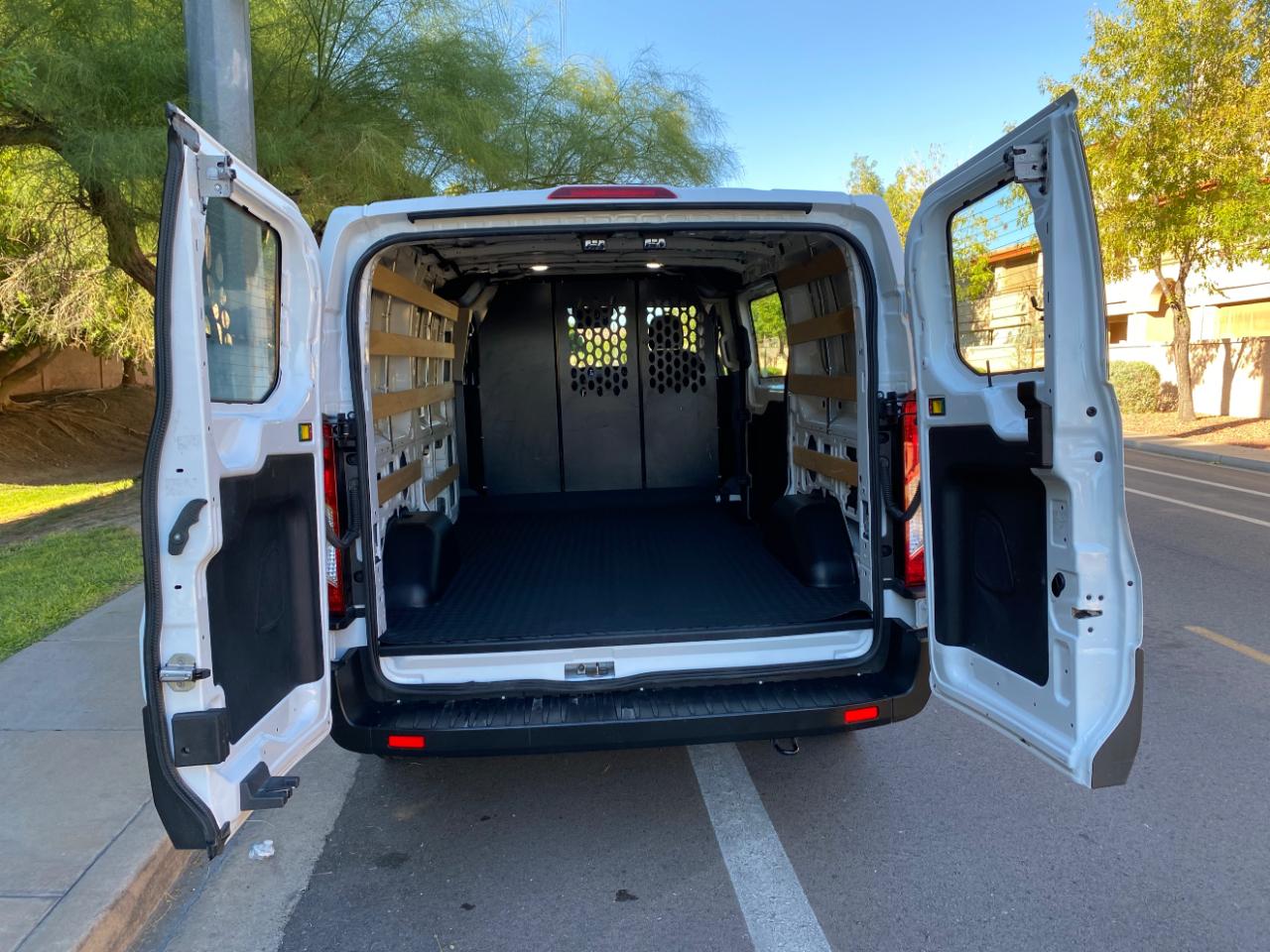 Ford Transit photo 8