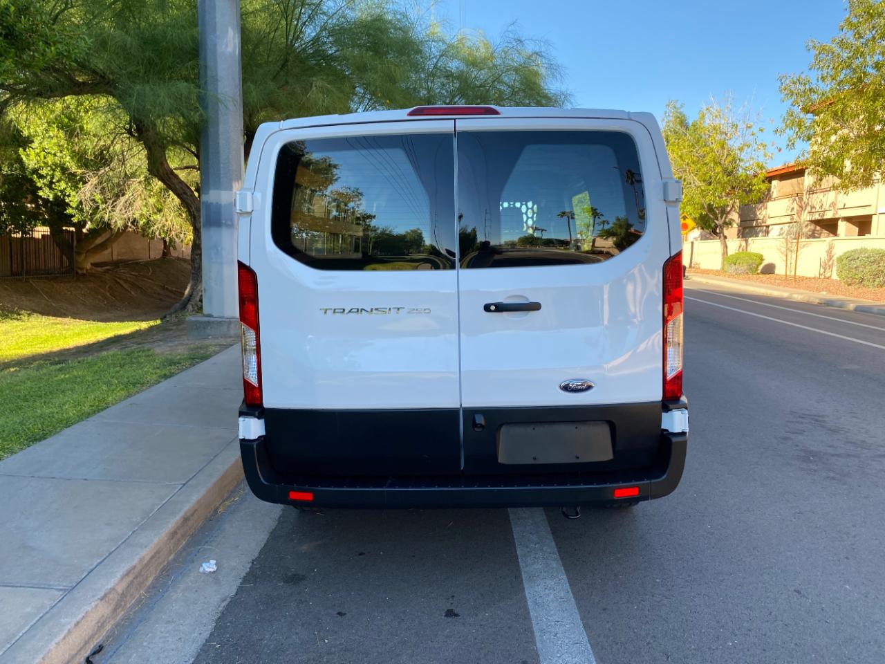 Ford Transit photo 9