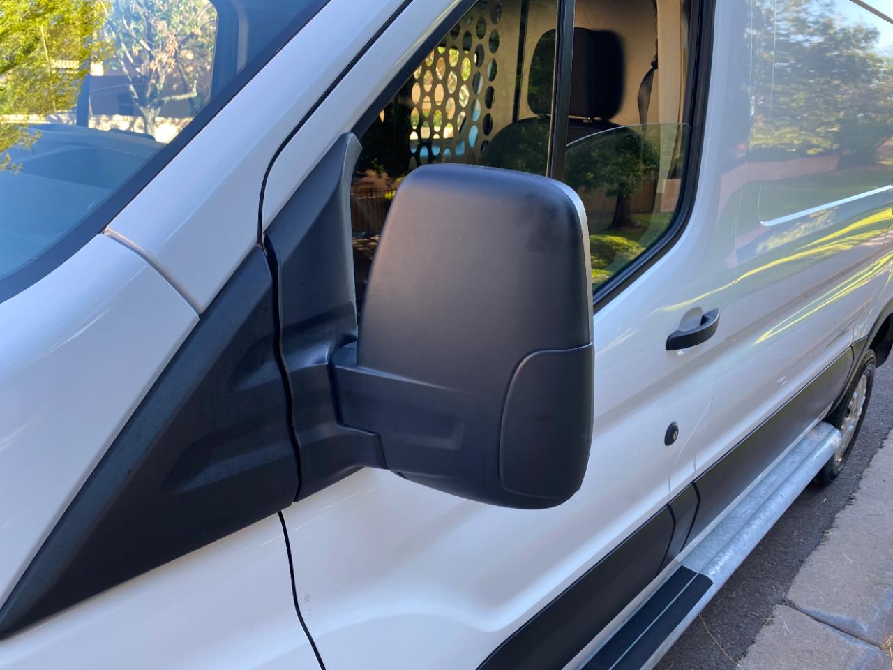 Ford Transit photo 13
