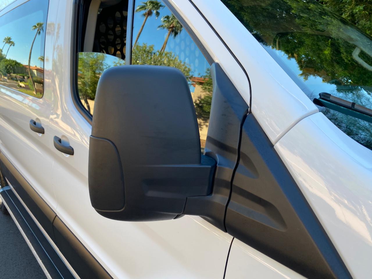 Ford Transit photo 17