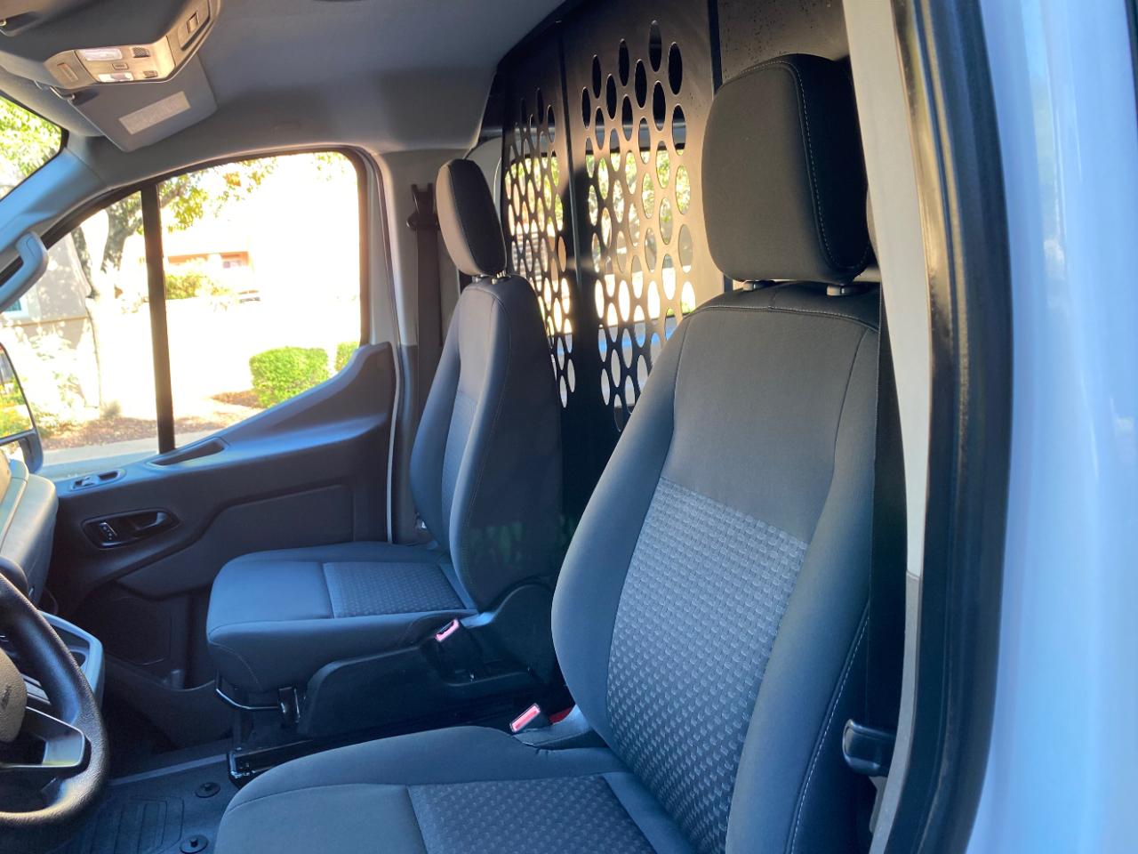 Ford Transit photo 27