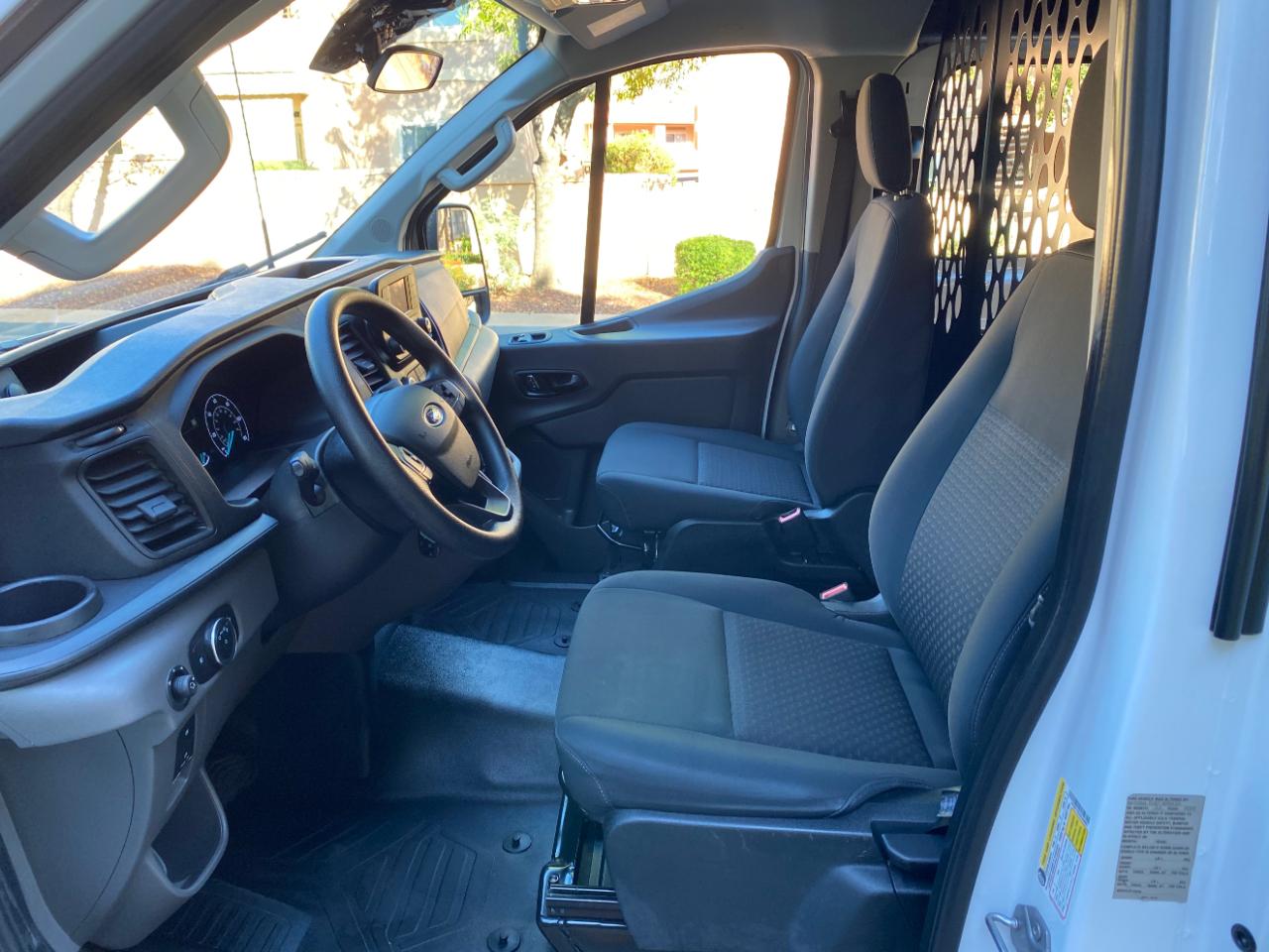 Ford Transit photo 33