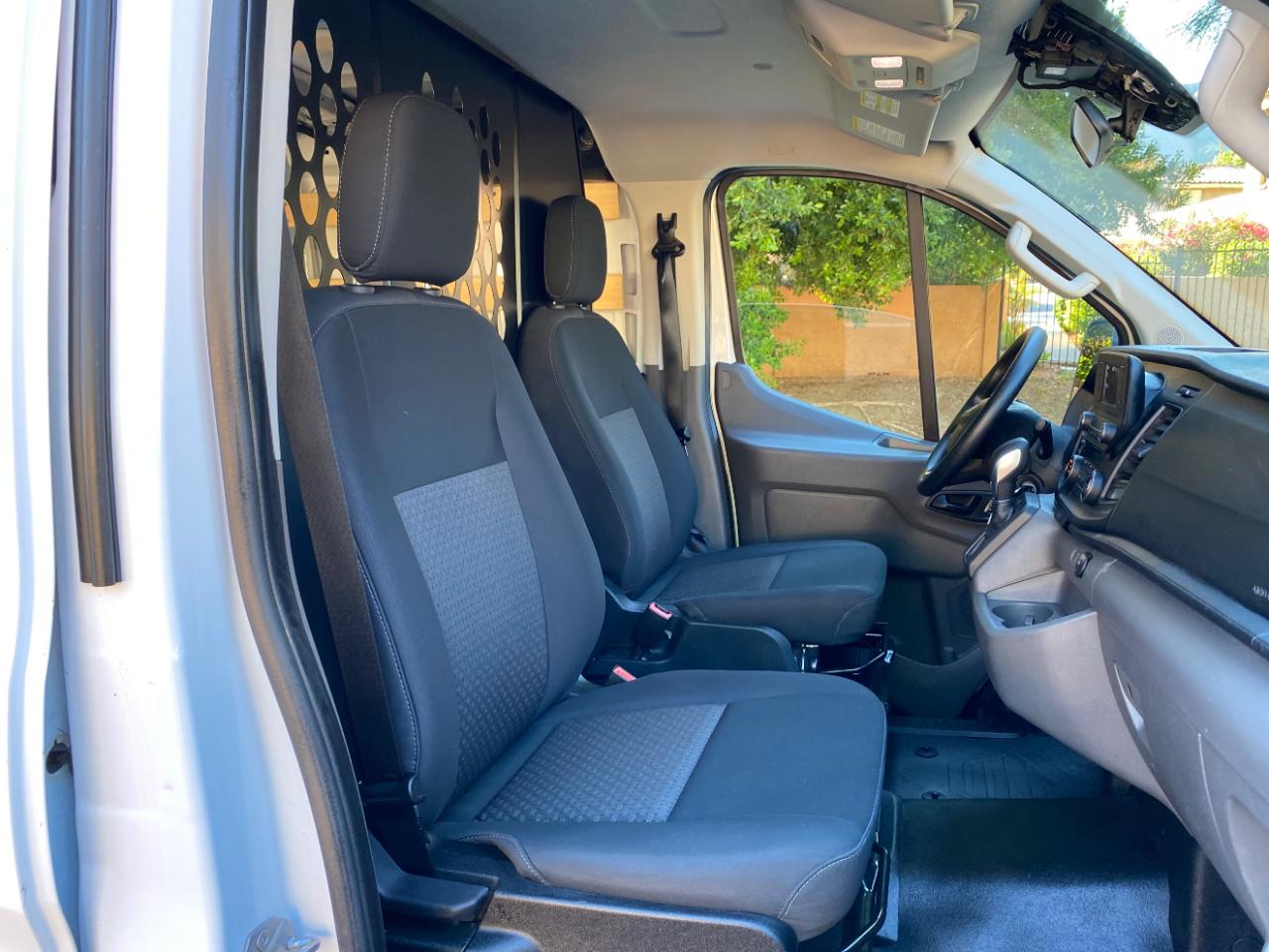 Ford Transit photo 34
