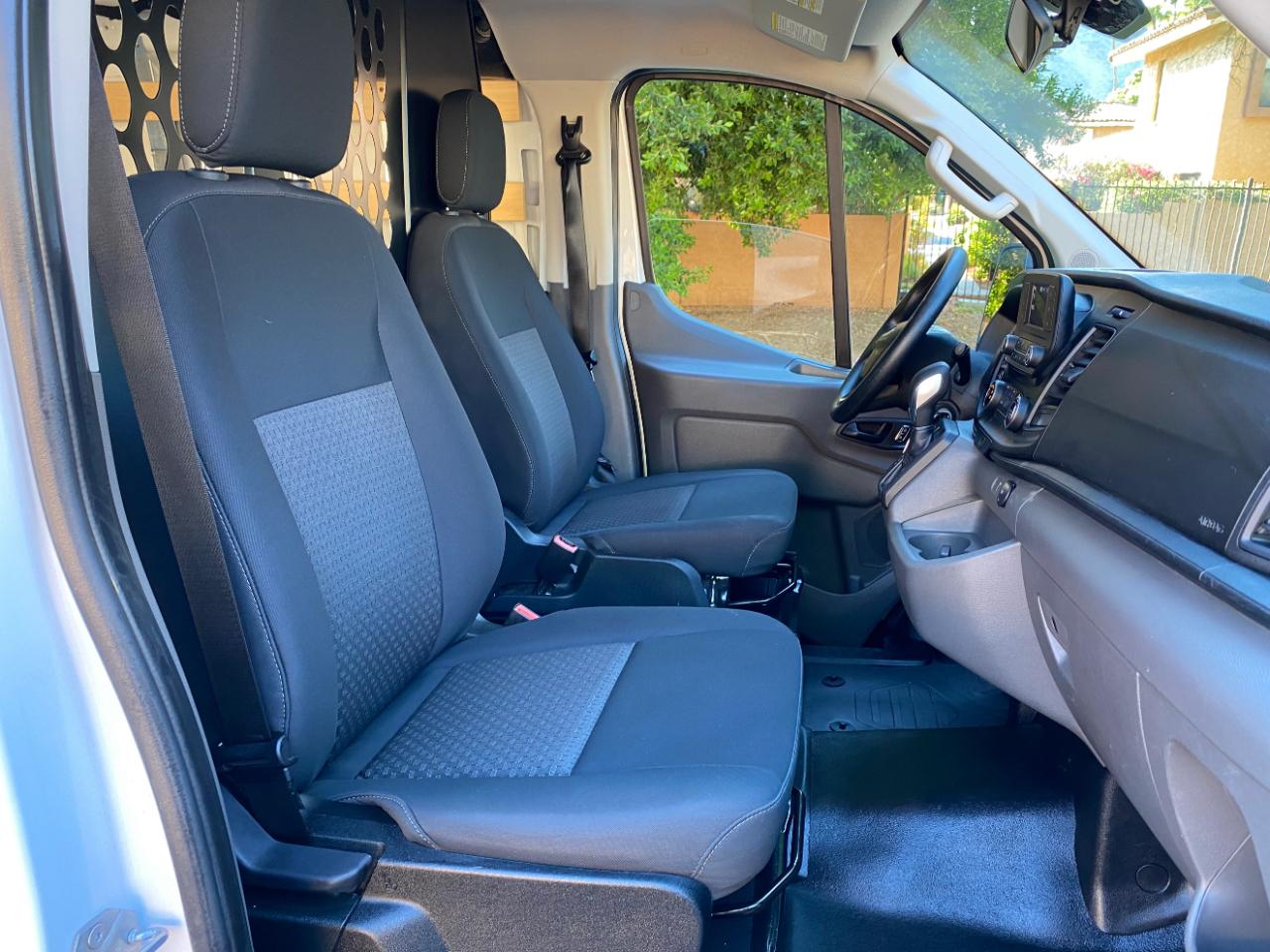 Ford Transit photo 35