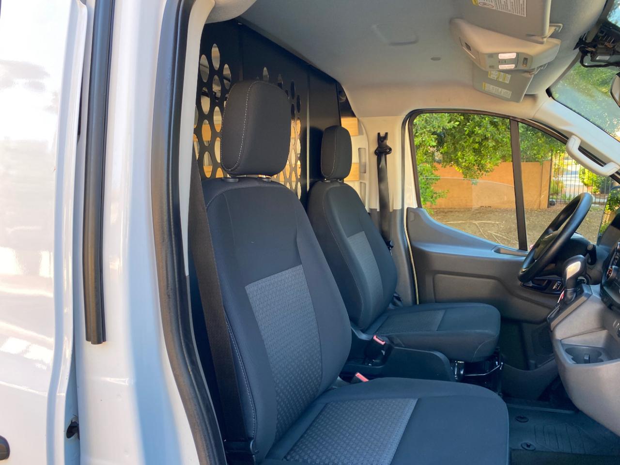 Ford Transit photo 36