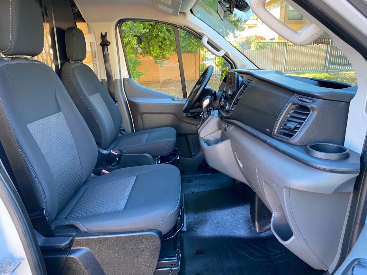 Ford Transit photo 37