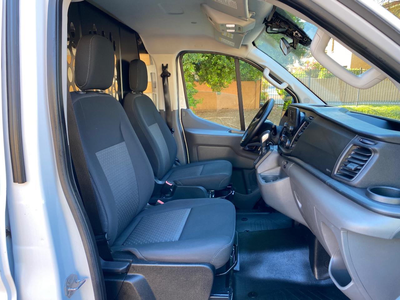 Ford Transit photo 42
