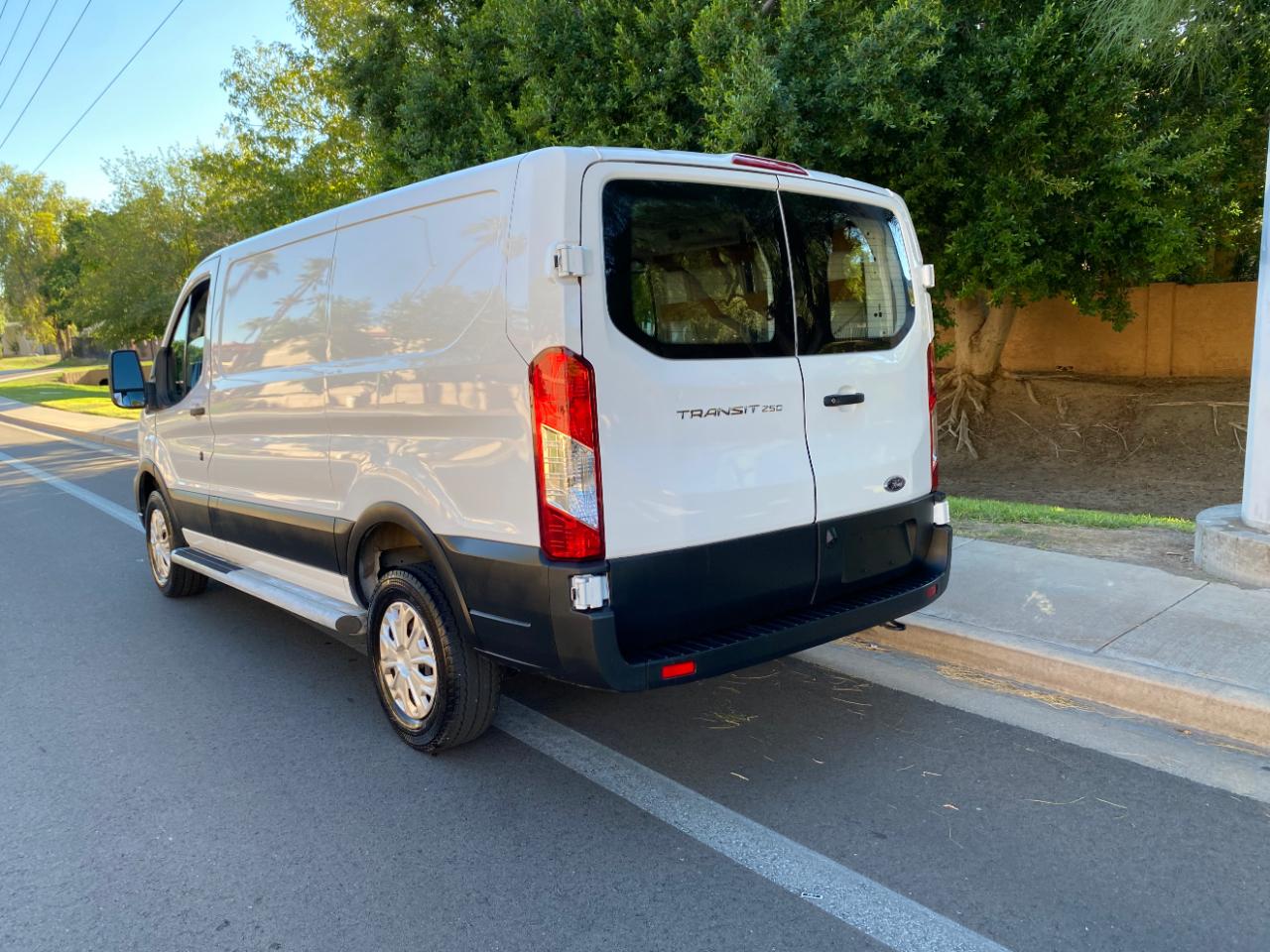 Ford Transit photo 56