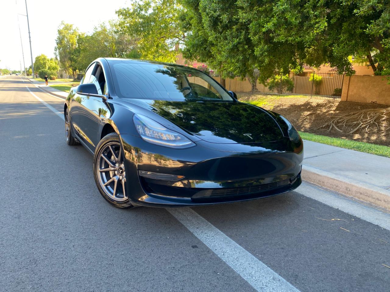 Tesla Model 3 photo 2