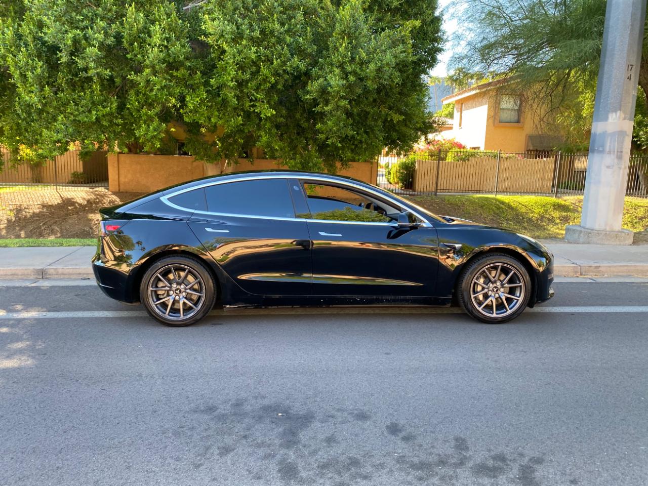 Tesla Model 3 photo 4
