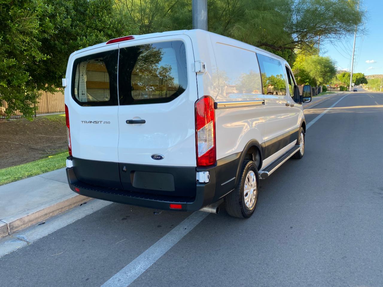 Ford Transit photo 4