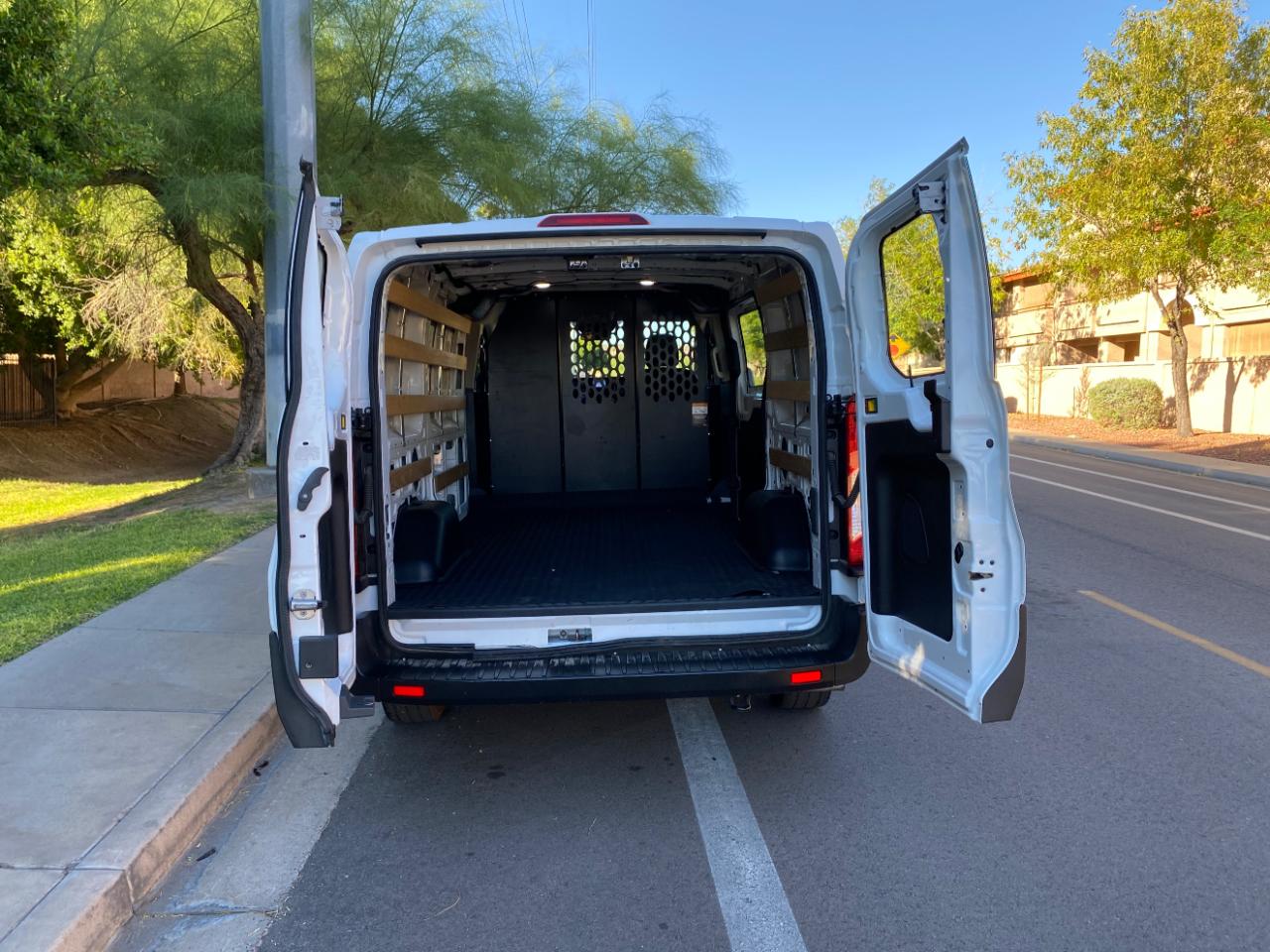 Ford Transit photo 8