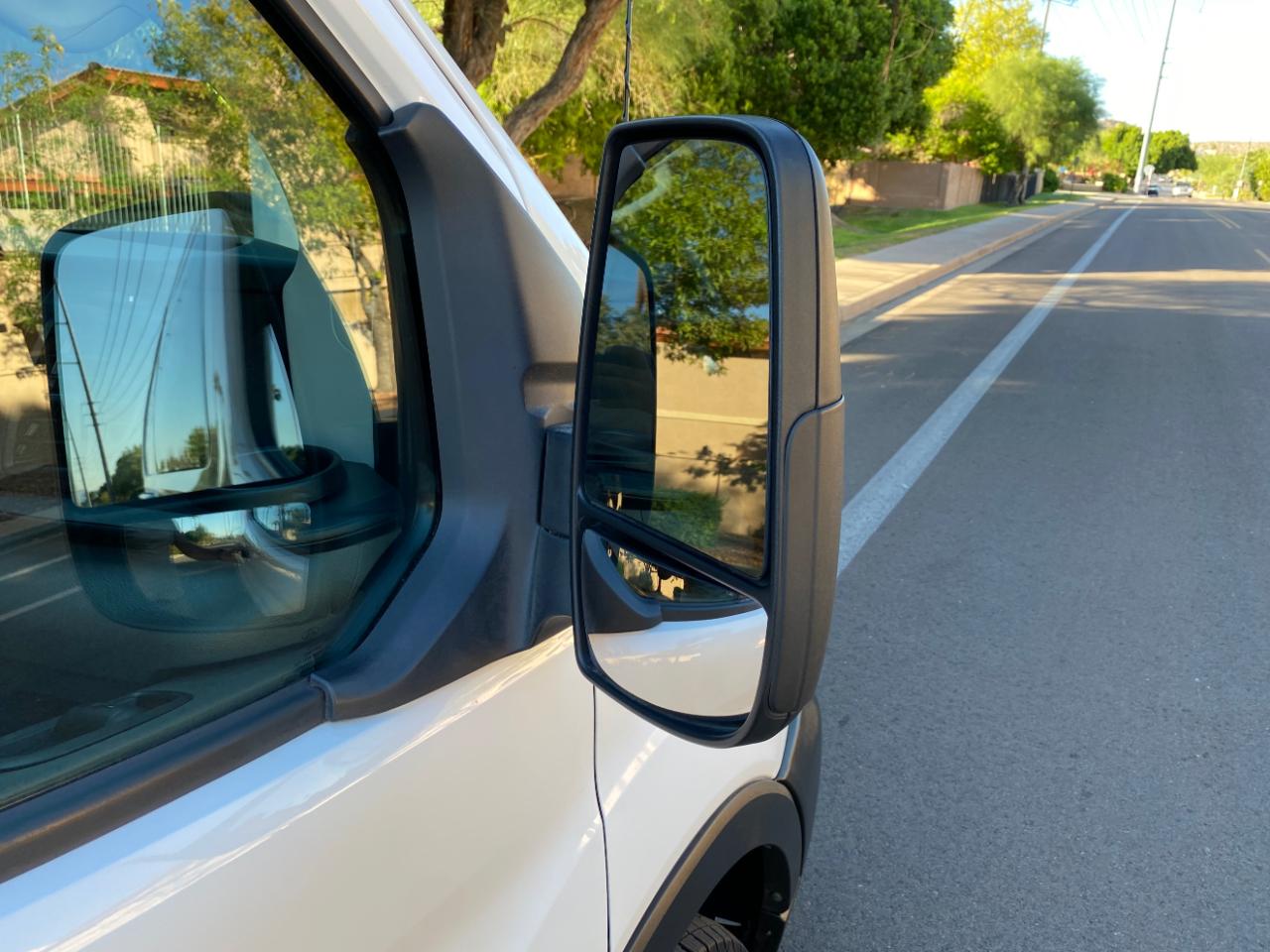 Ford Transit photo 16