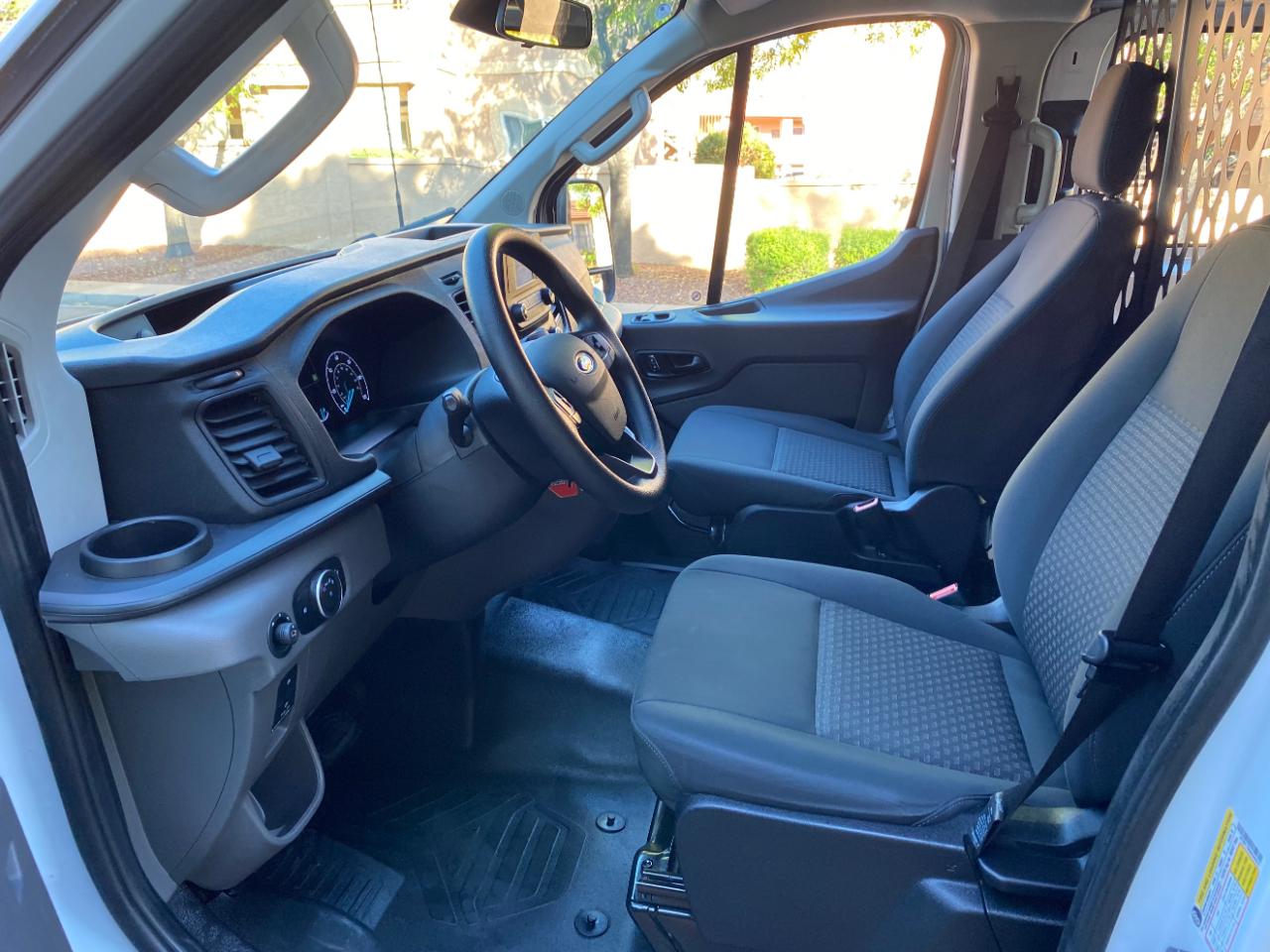 Ford Transit photo 28