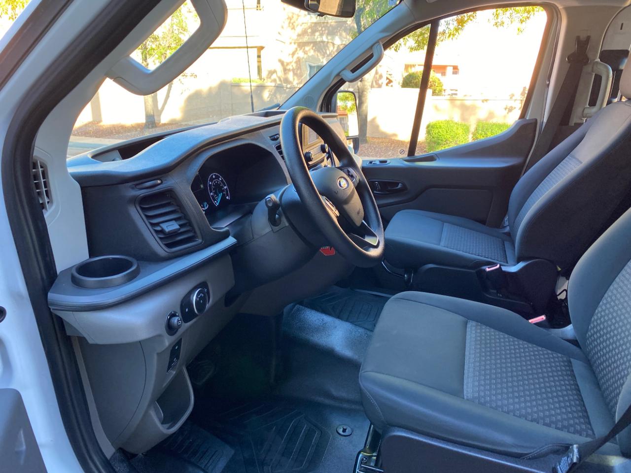 Ford Transit photo 29