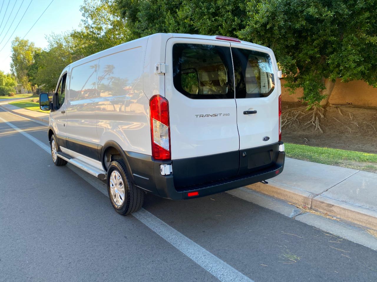 Ford Transit photo 56