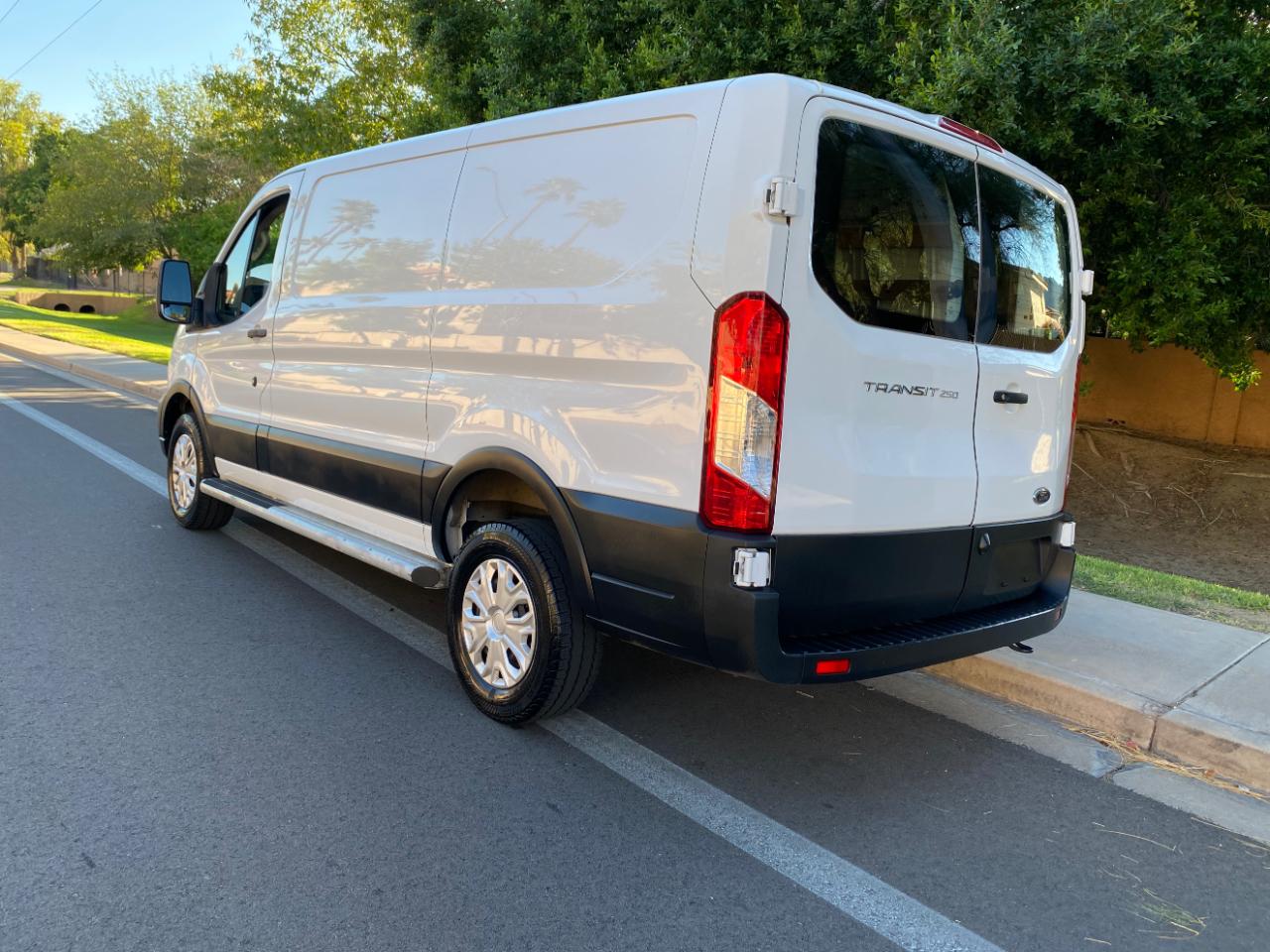 Ford Transit photo 57