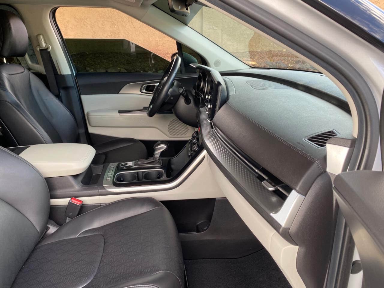 Kia Carnival LX FWD w/Seat Pkg 2023