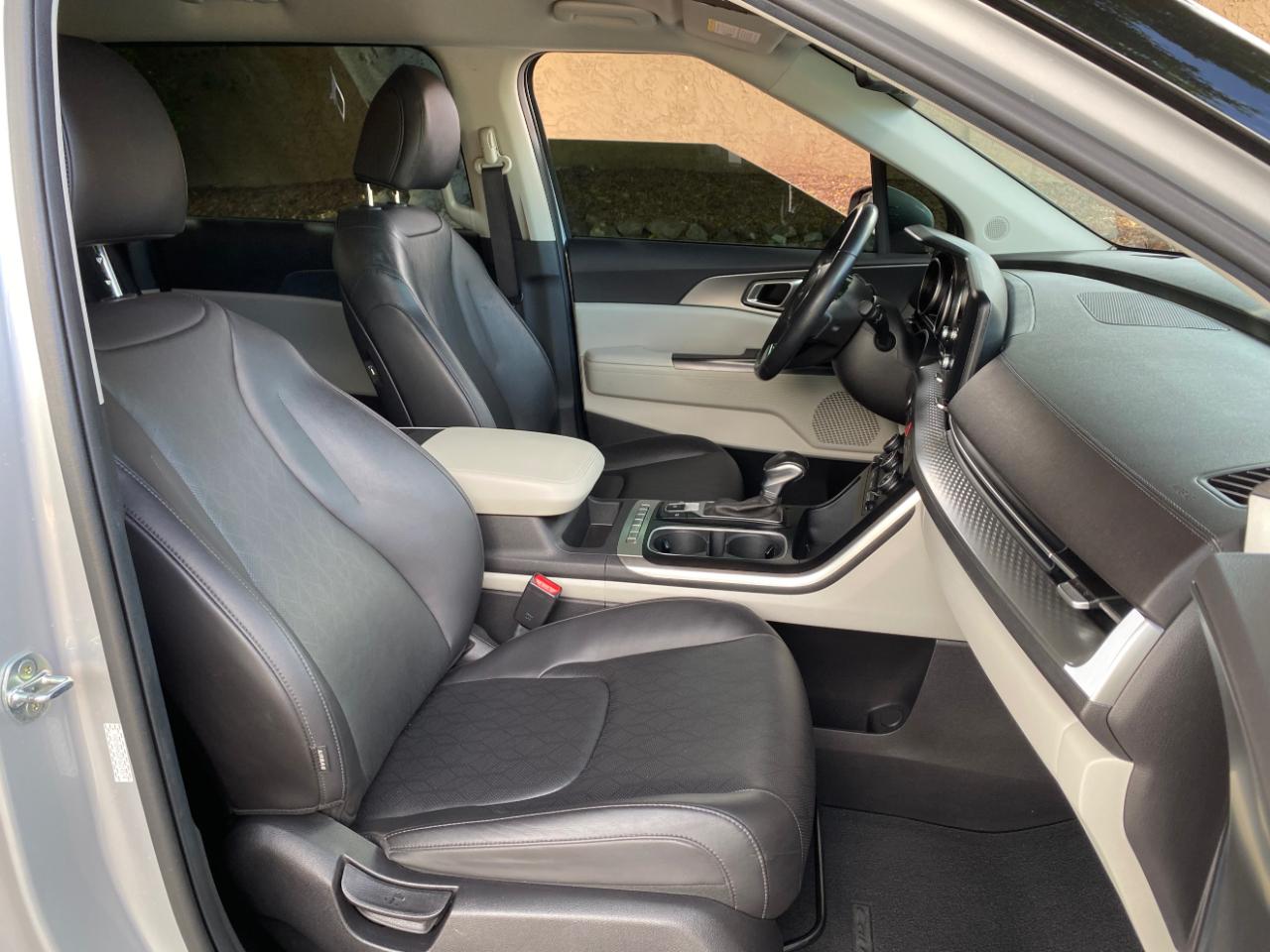 Kia Carnival LX FWD w/Seat Pkg 2023