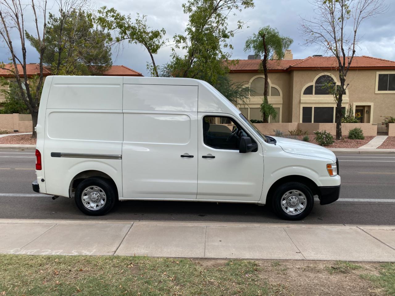 Nissan NV photo 8