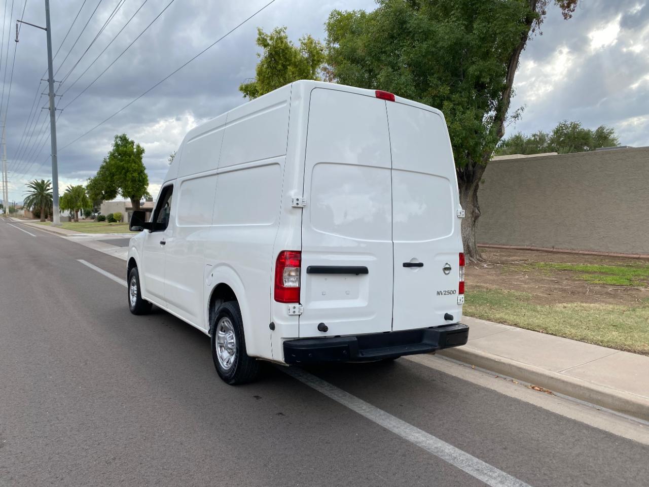 Nissan NV photo 9