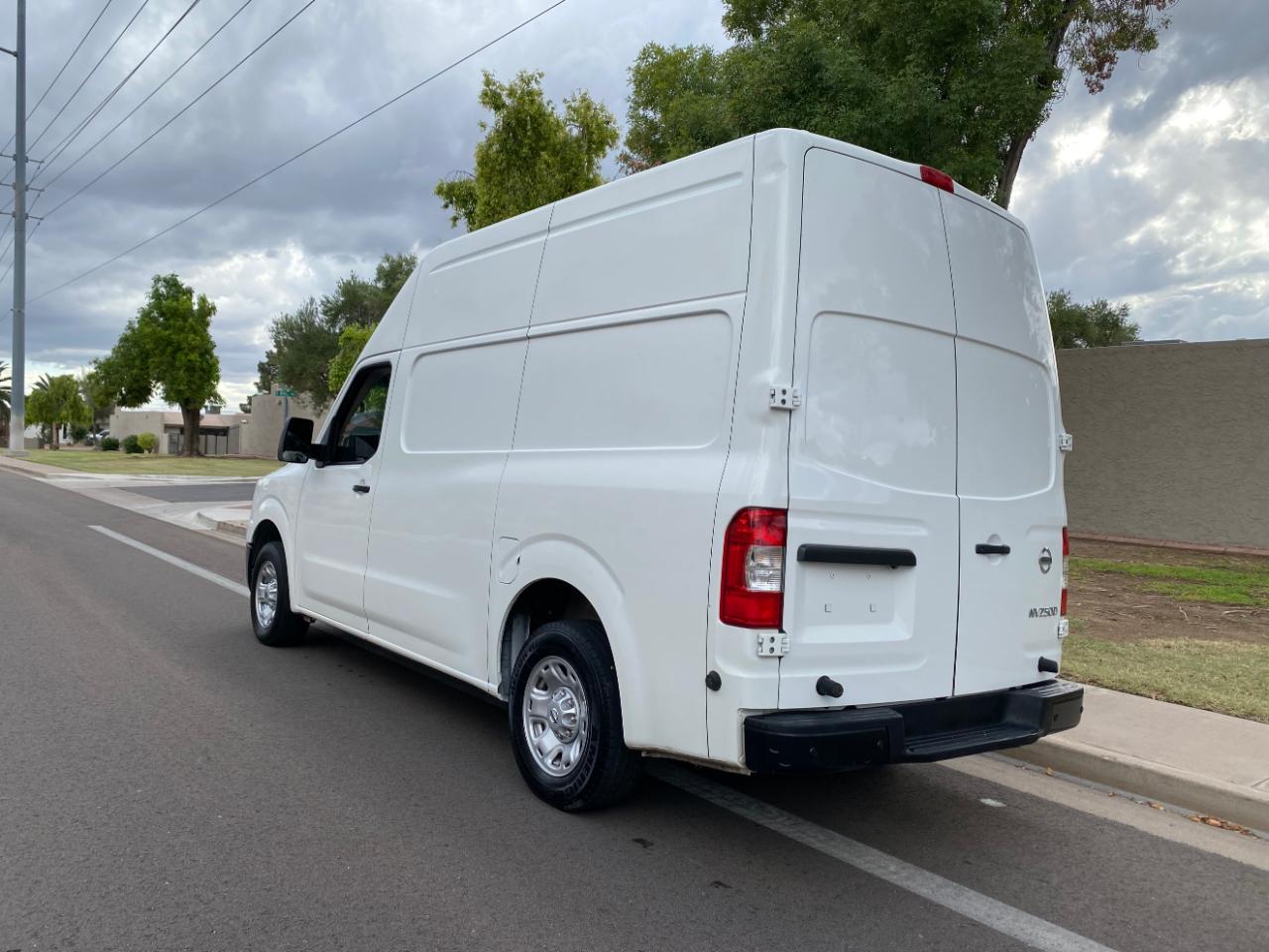 Nissan NV photo 10