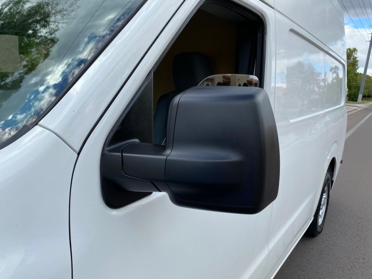 Nissan NV photo 16