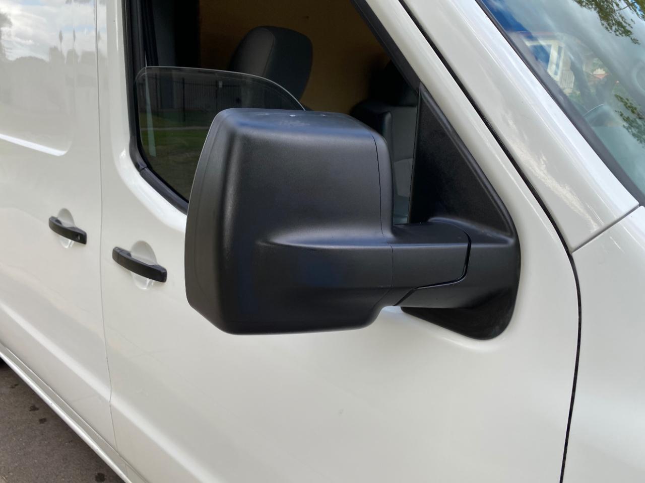 Nissan NV photo 20