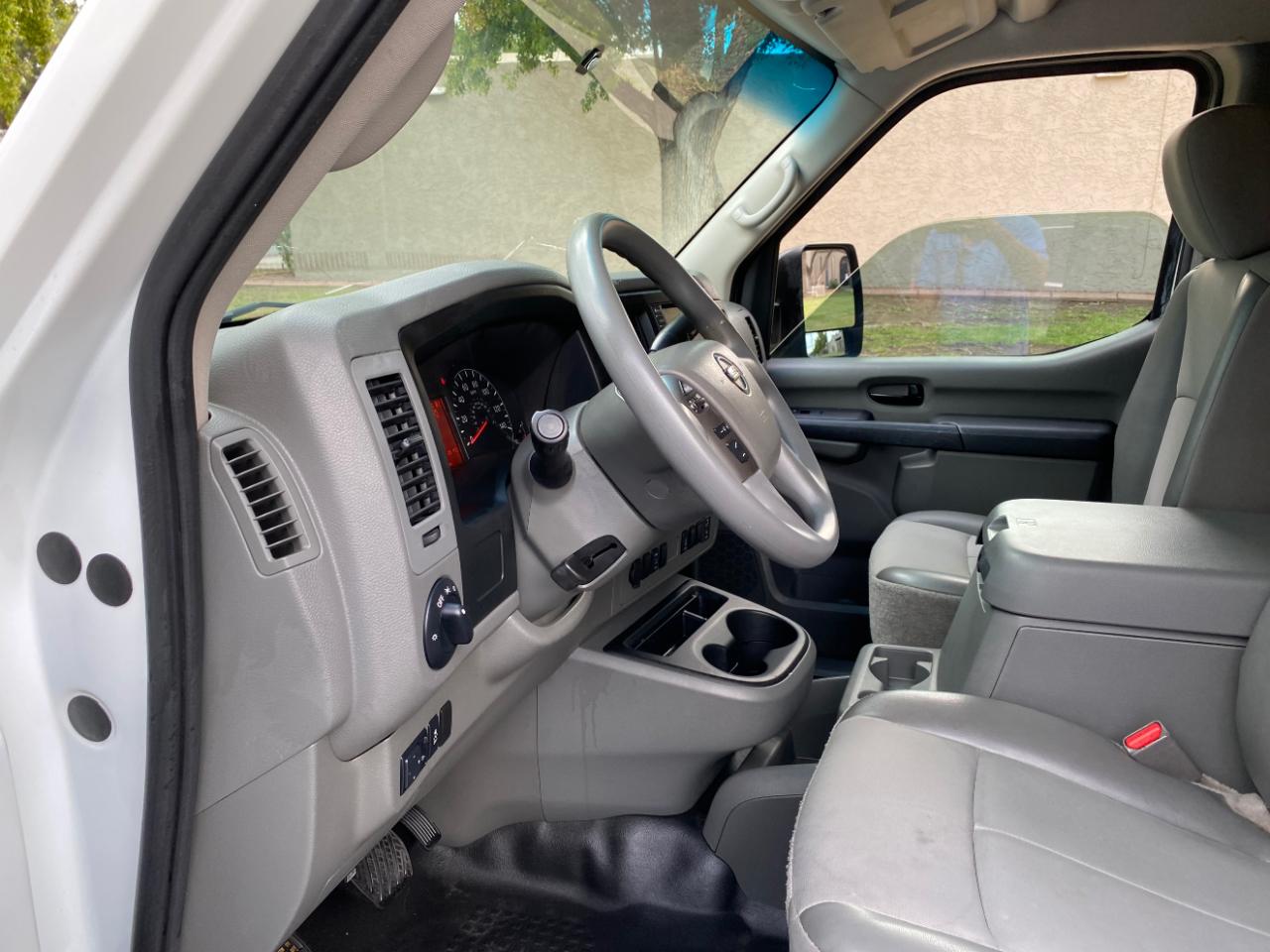 Nissan NV photo 27