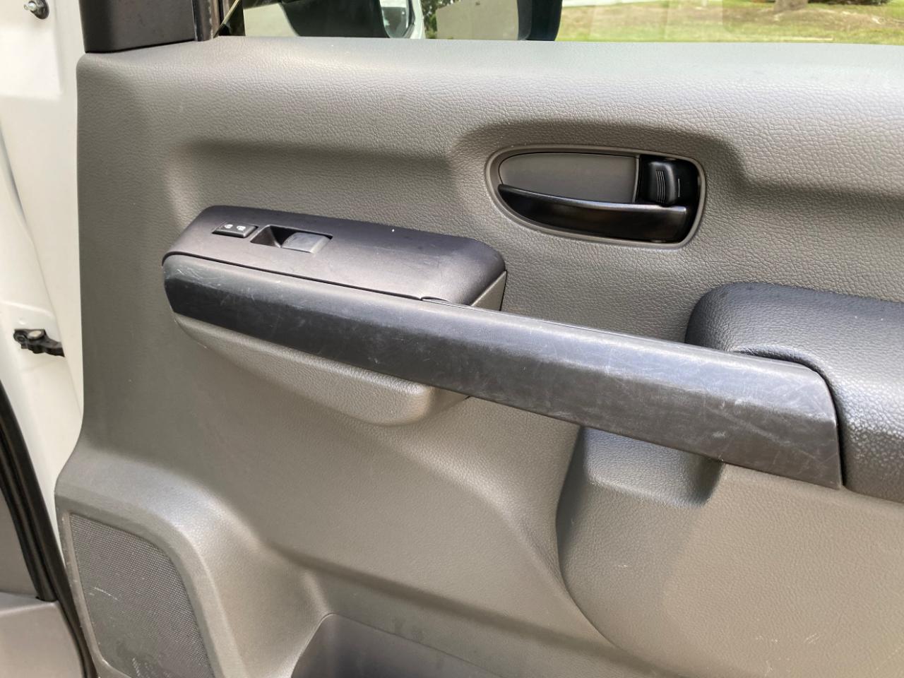 Nissan NV photo 34