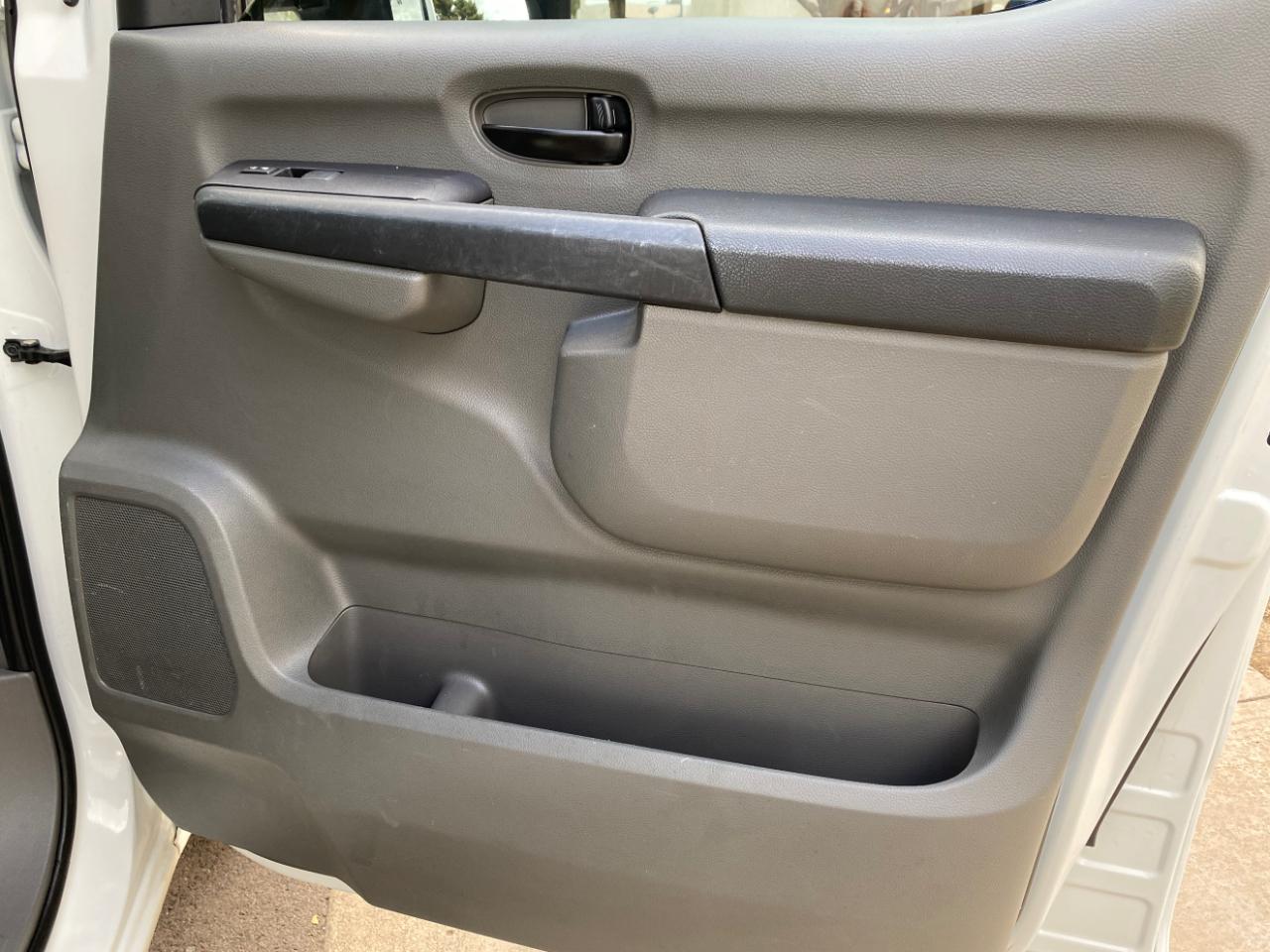 Nissan NV photo 35